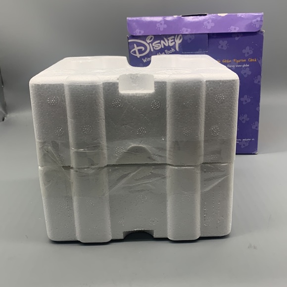 Disney's Winnie the Pooh & Tigger Glitter Snow Globe Clock Rumbly Tumbly Friends - Picture 5 of 11